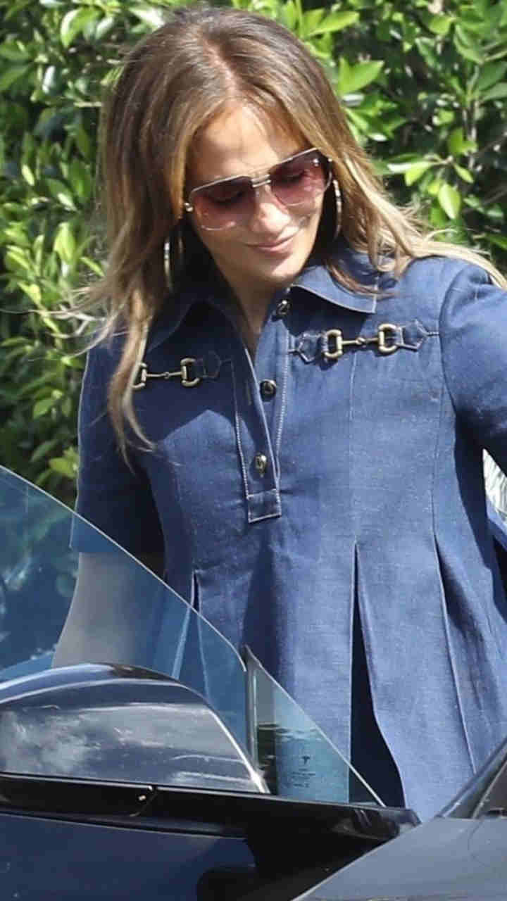 GIRL.BLACK: JENNIFER LOPEZ AT SOHO HOUSE, IN MALIBU. LA. UNCONDITIONAL STYLE.