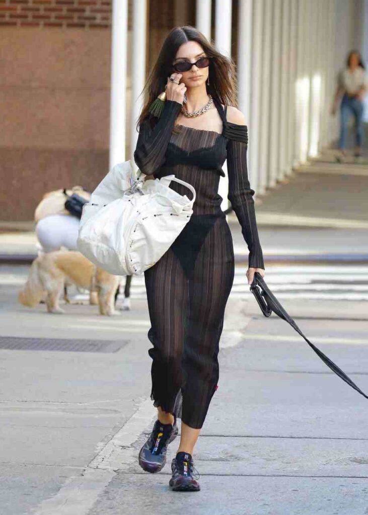 GIRL.BLACK: EMILY RATAJKOWSKI. BRILLIANT LUXURY, IN NEW YORK. MAXIMUM STYLE.