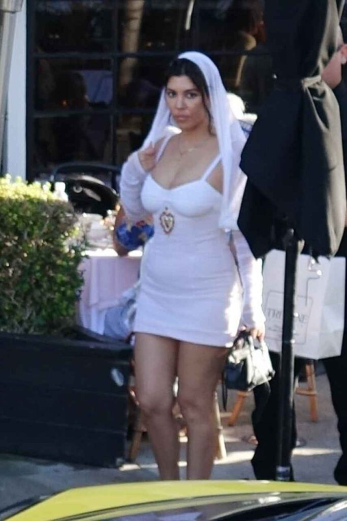 GIRL.BLACK: KOURTNEY KARDASHIAN CELEBRATES HER WEDDING AT A RESTAURANT, IN MONTECITO. CALIFORNIA. SPECTACULAR STYLE.