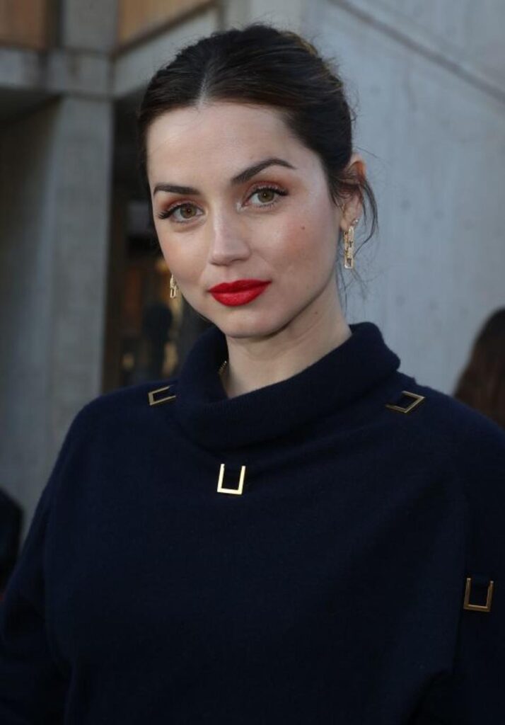 GIRL.BLACK: ANA DE ARMAS. LOUIS VUITTON’S CRUISE SHOW. UNPARALLELED STYLE.