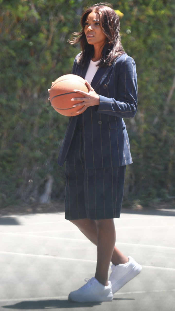 GIRL.BLACK: GABRIELLE UNION AND OCTAVIA SPENCER ON THE SET OF TRUTH BE TOLD AT GRIFFITH PARK IN LOS ANGELES. SPLENDID STYLE.