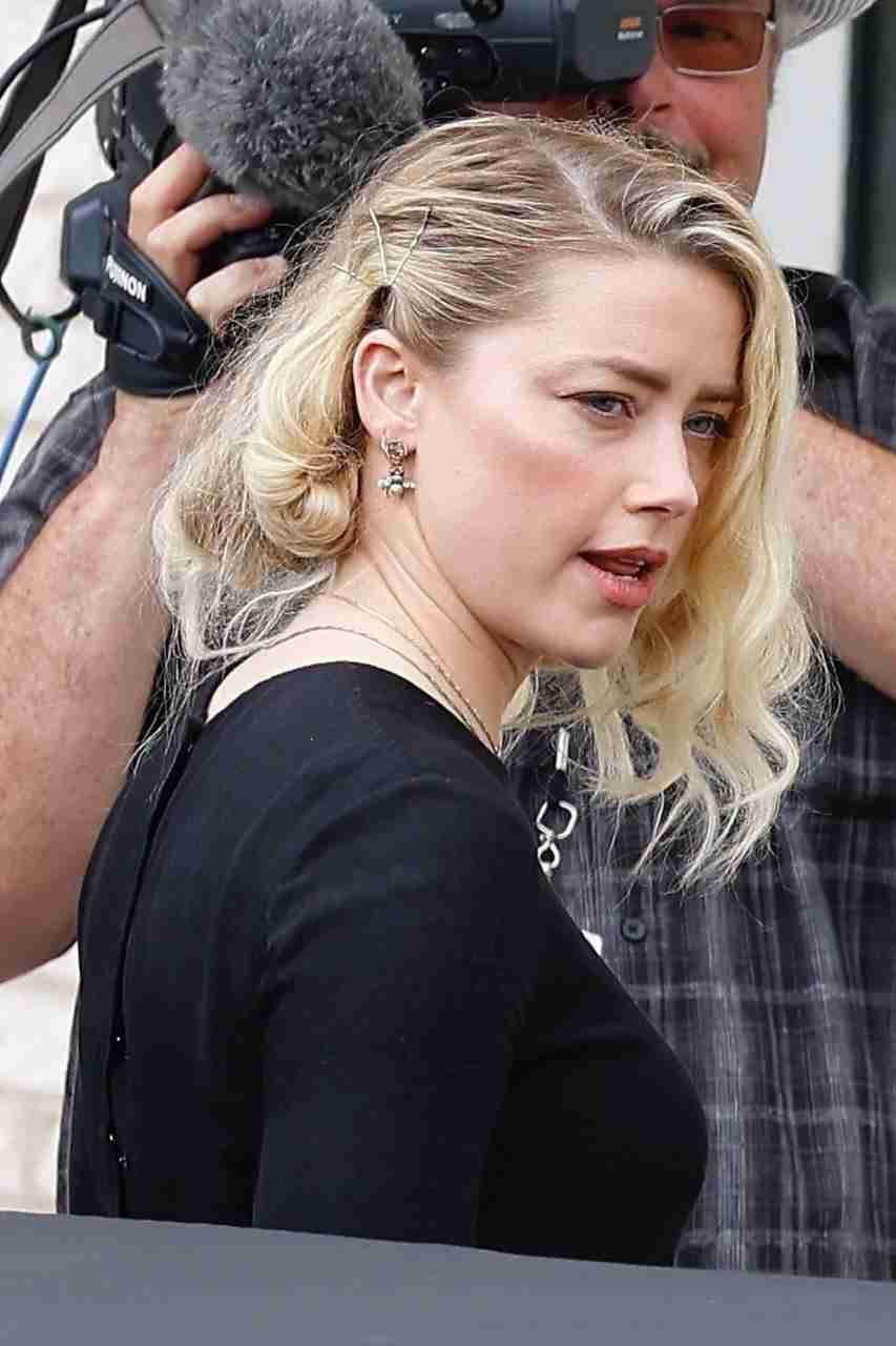 GIRL.BLACK: AMBER HEARD. LEAVING COURT, IN FAIRFAX. THE POWER OF STYLE.