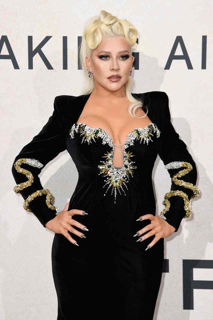 GIRL.BLACK: CHRISTINA AGUILERA. AMFAR GALA, IN CAP D’ANTIBES. CÔTE D’AZUR. ABSOLUTE STYLE.