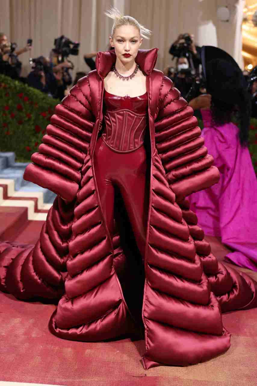 GIRL.BLACK: GIGI HADID. MET GALA. PERFECT STYLE.