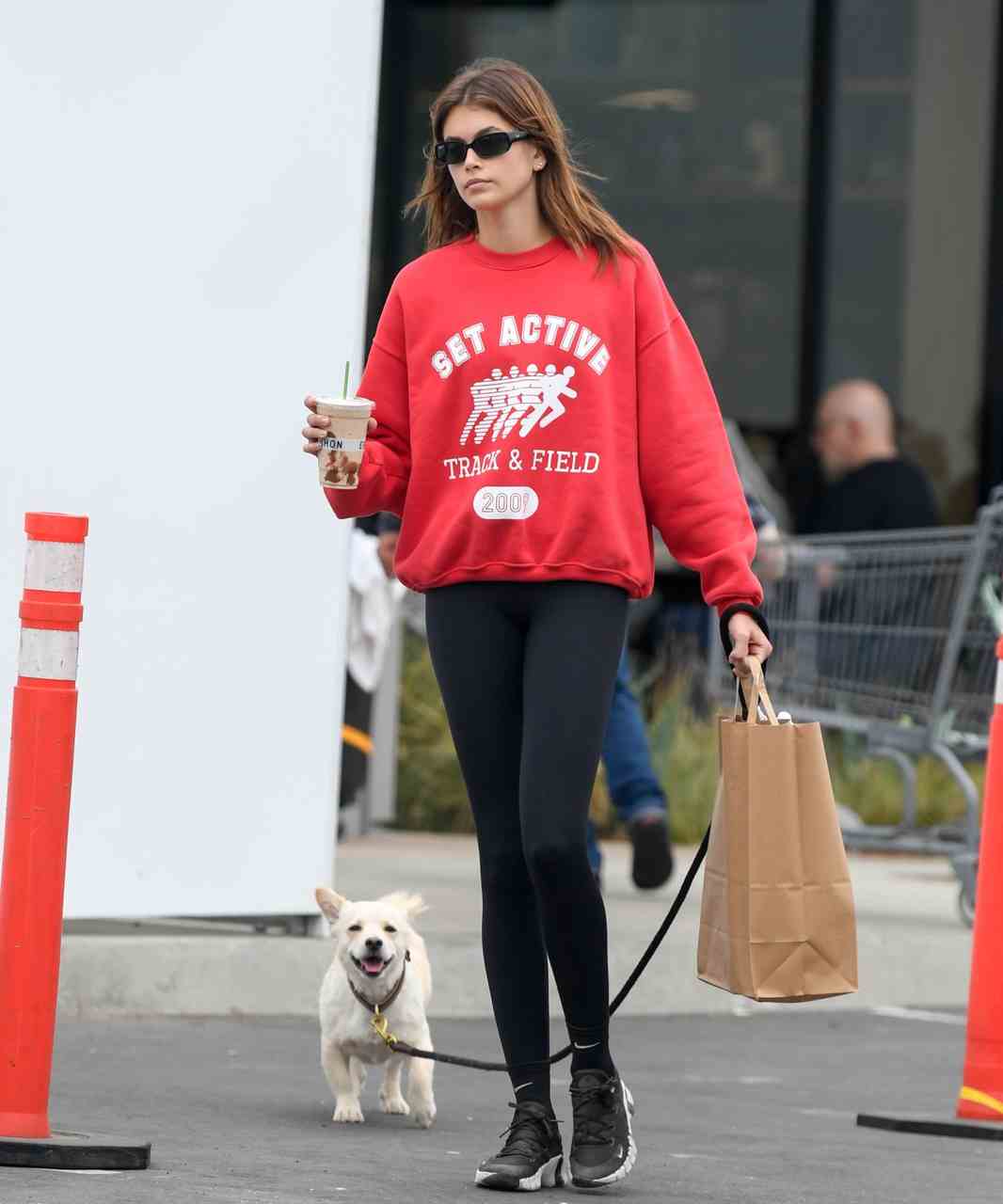 GIRL.BLACK:  KAIA GERBER STREET STYLE, IN LOS ANGELES. FORMIDABLE STYLE.