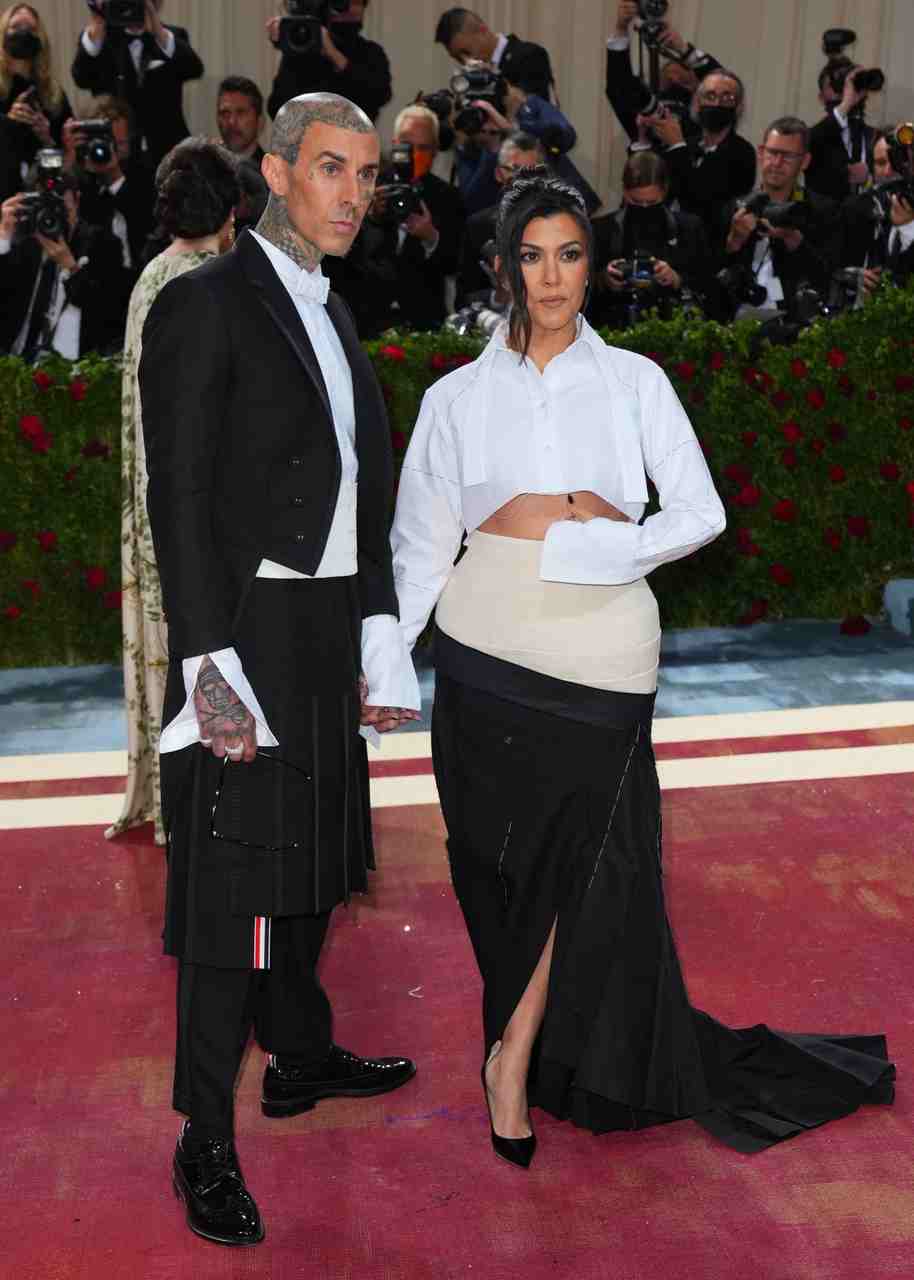 GIRL.BLACK: KOURTNEY KARDASHIAN. MET GALA. STUNNING STYLE.