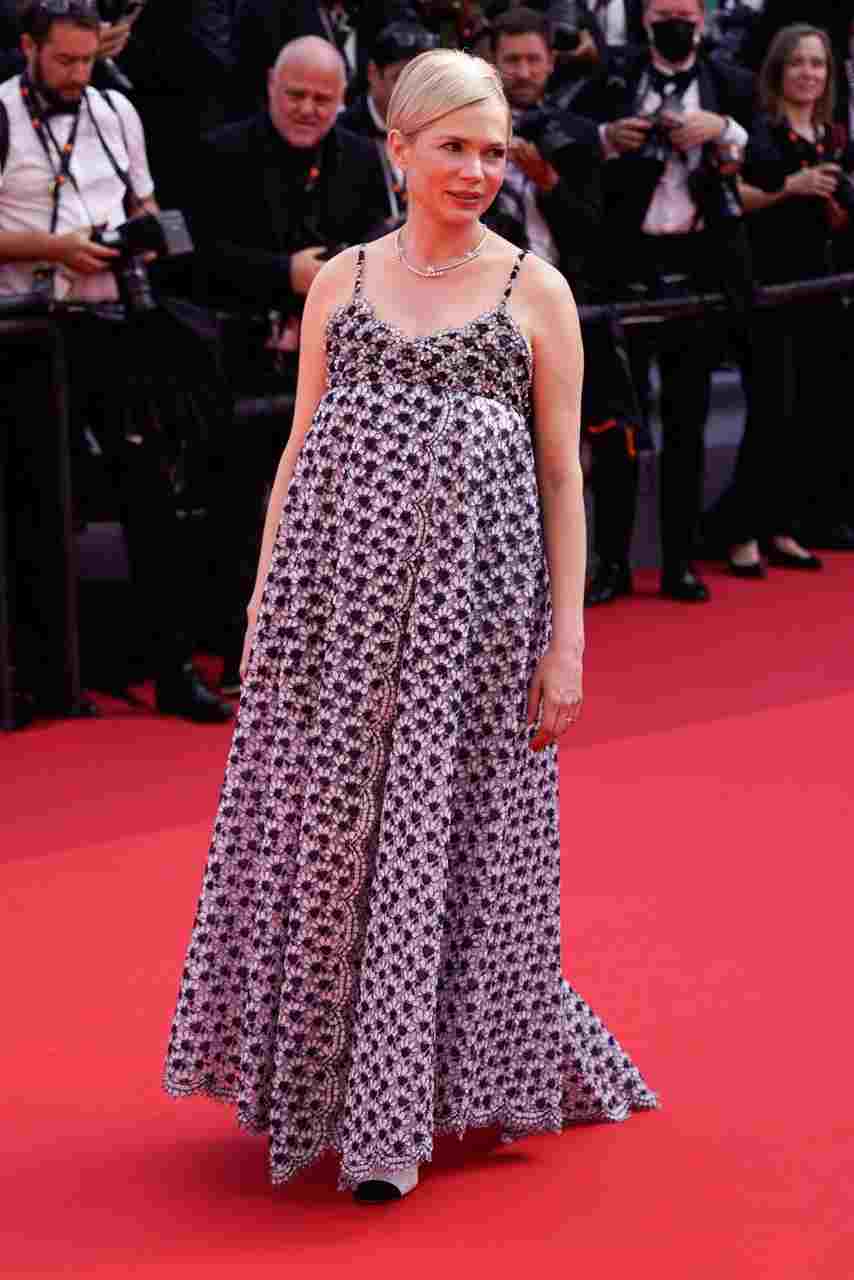 GIRL.BLACK: MICHELLE WILLIAMS. RED CARPET, AT CANNES FILM FESTIVAL. ABSOLUTE STYLE.