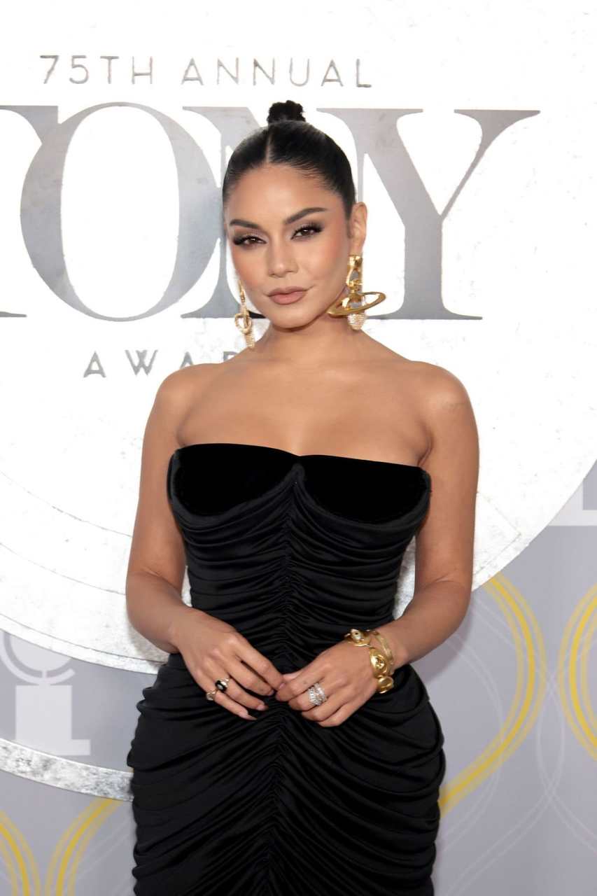 GIRL.BLACK: VANESSA HUDGENS. TONY AWARDS, IN NEW YORK. AMAZING STYLE.