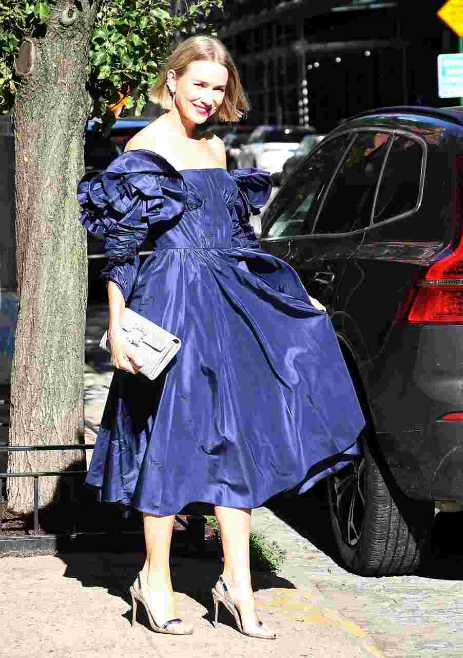 GIRL.BLACK: NAOMI WATTS. ON HER WAY TO THE FRAGRANCE FOUNDATION AWARDS, IN NEW YORK. SPECIAL STYLE.