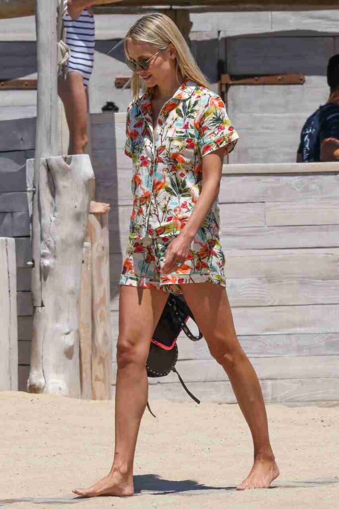 GIRL.BLACK: NATASHA POLY AT THE CLUB 55 BEACH, IN SAINT-TROPEZ. STUNNING STYLE.