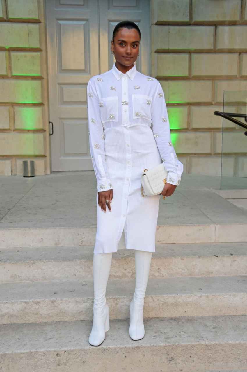 GIRL.BLACK: SIMONE ASHLEY. ROYAL ACADEMY OF ARTS SUMMER EXHIBITION PREVIEW PARTY, IN LONDON. SPECIAL STYLE.