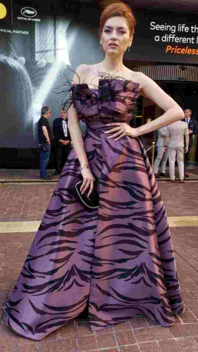 GIRL.BLACK: BLANCA BLANCO, AT CANNES INTERNATIONAL FILM FESTIVAL. SPONTANEOUS STYLE.