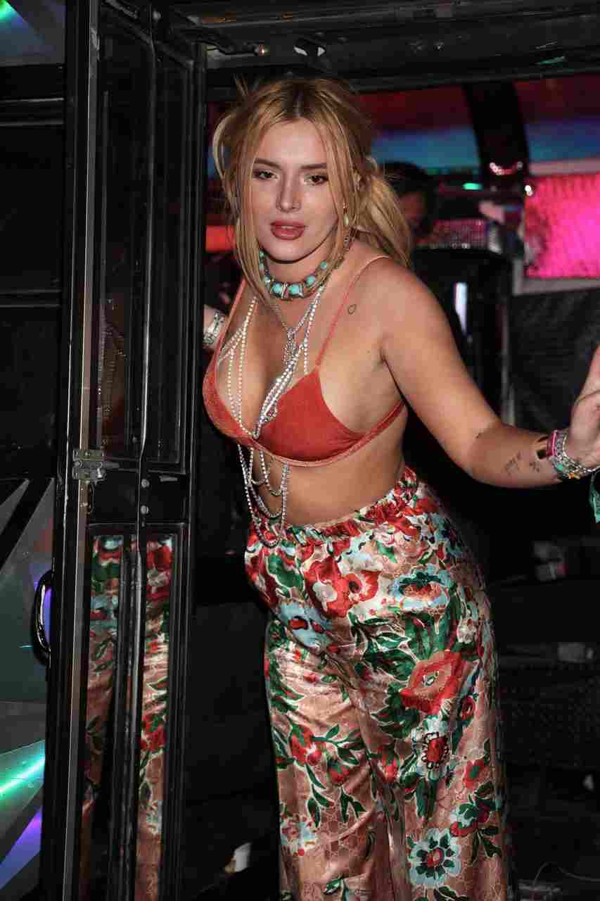 GIRL.BLACK: BELLA THORNE. “ALIEN INVASION” THEMED COACHELLA AFTER PARTY. AWESOME STYLE.