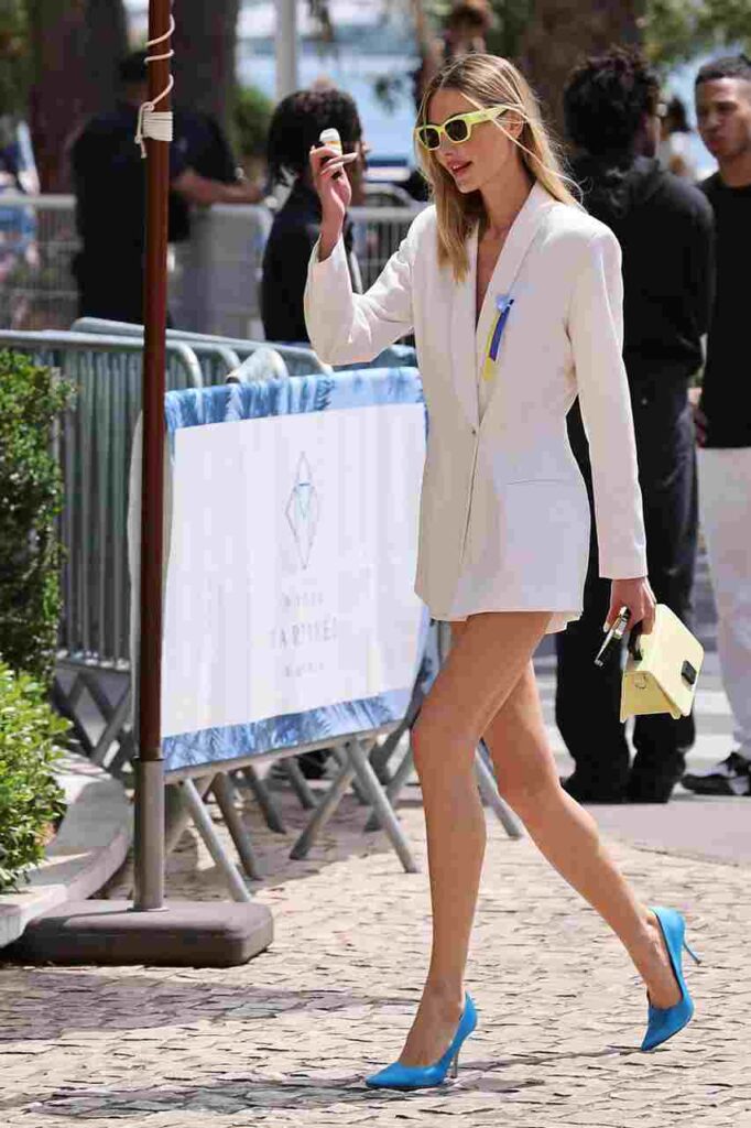 GIRL.BLACK: ALINA BAIKOVA ARRIVING AT HOTEL MARTINEZ, IN CANNES. BEAUTIFUL STYLE.