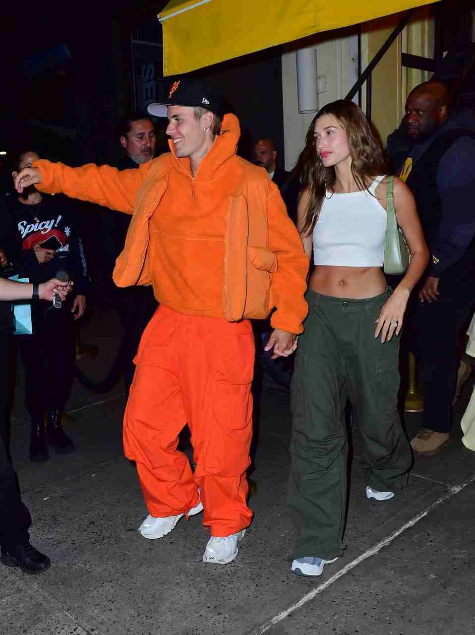 GIRL.BLACK: HAILEY BALDWIN BIEBER. CIPRIANI, AT THE BARCLAYS CENTER, IN NEW YORK. IMPRESSIVE STYLE.