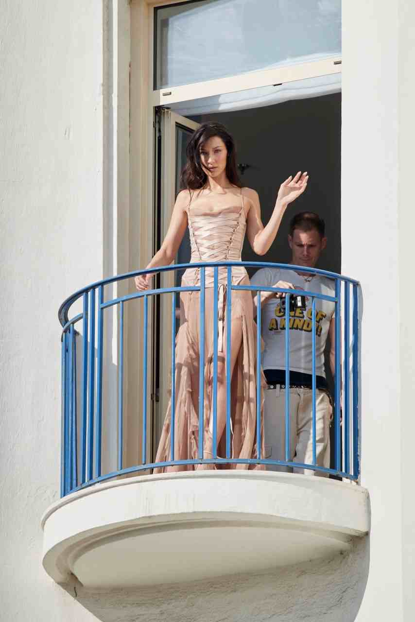 GIRL.BLACK: BELLA HADID AT THE BALCONY OF THE MARTINEZ HOTEL, IN CANNES. TOTAL STYLE.