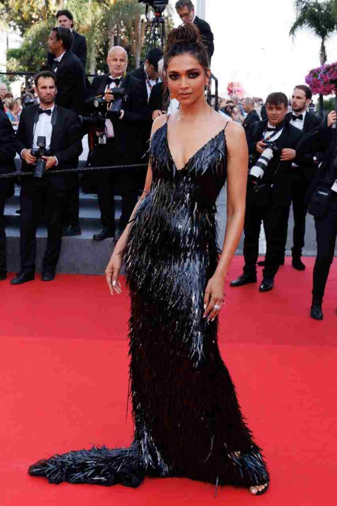 GIRL.BLACK: DEEPIKA PADUKONE. RED CARPET, AT CANNES FILM FESTIVAL. IMPRESSIVE STYLE.