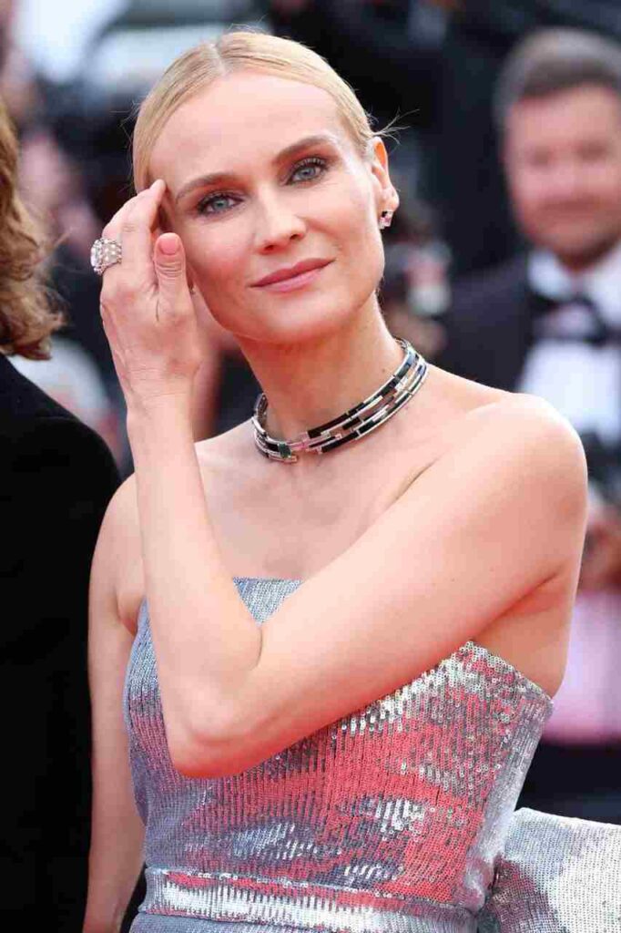 GIRL.BLACK: DIANE KRUGER. RED CARPET, IN CANNES. EXUBERANT STYLE.