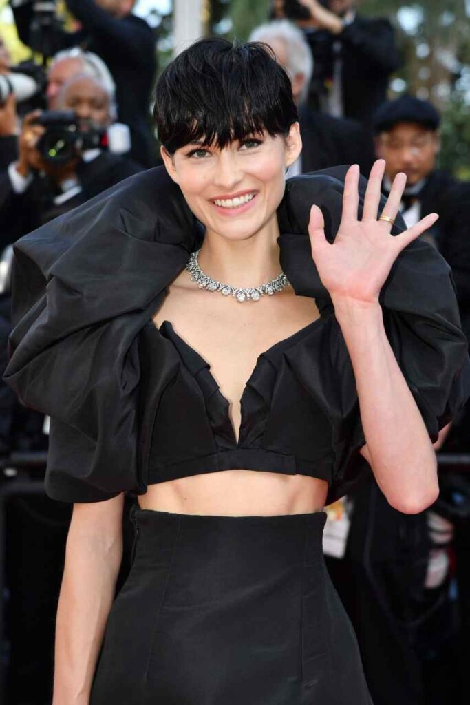 GIRL.BLACK: GRACE ELIZABETH. RED CARPET, AT CANNES FILM FESTIVAL. ABSOLUTE STYLE.