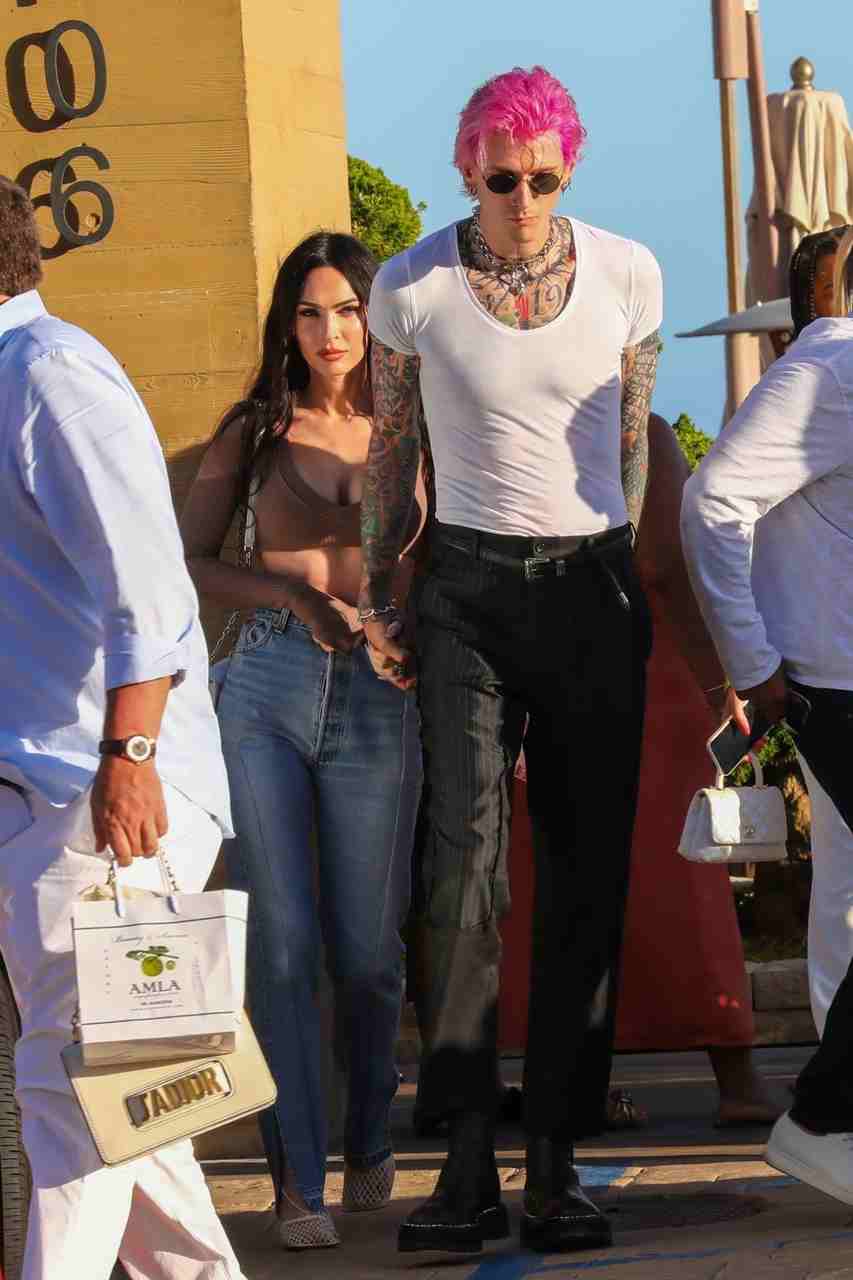 GIRL.BLACK: MEGAN FOX, AT NOBU, IN MALIBU. SPLENDID STYLE.