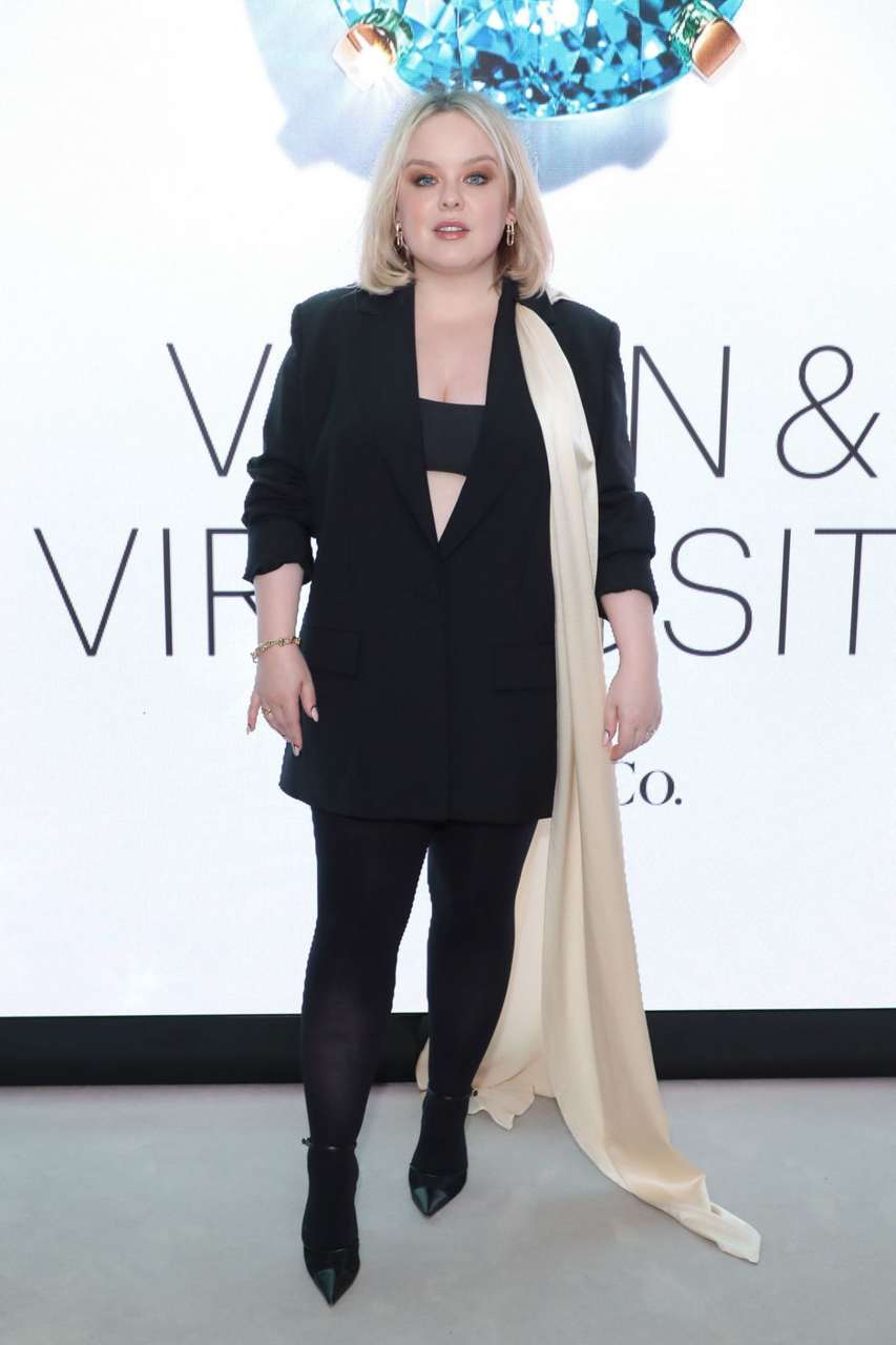 NICOLA COUGHLAN. TIFFANY & CO. “VISION & VIRTUOSITY” EXHIBITION OPENING GALA, IN LONDON. PERFECT STYLE.