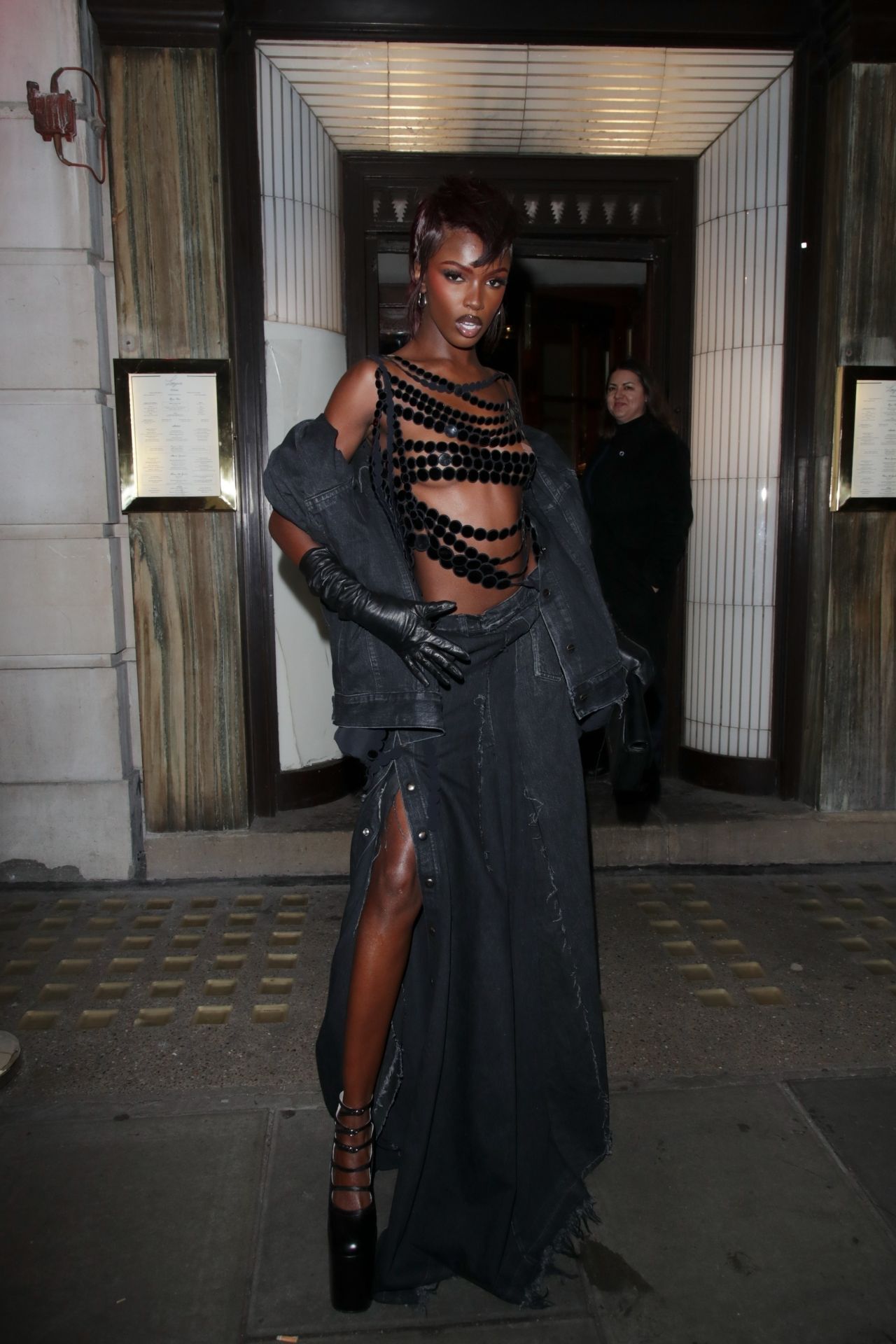 GIRL.BLACK: Leomie Anderson. Outside the Marc Jacobs Event, in London. Majestic Style.